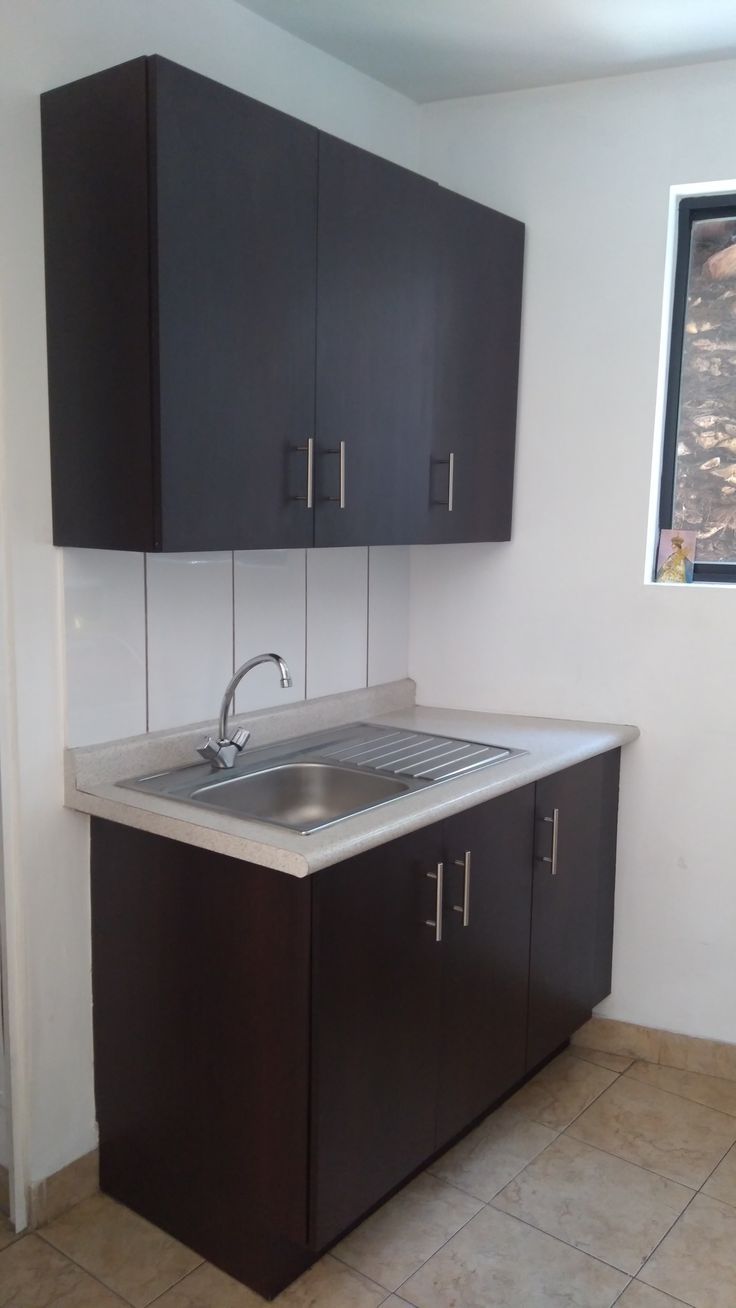 Cocina con alacena y pileta de acero